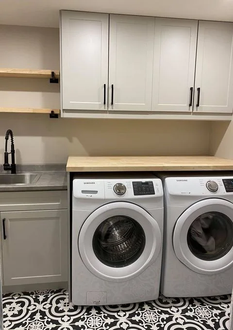 Compact laundry cabinetry